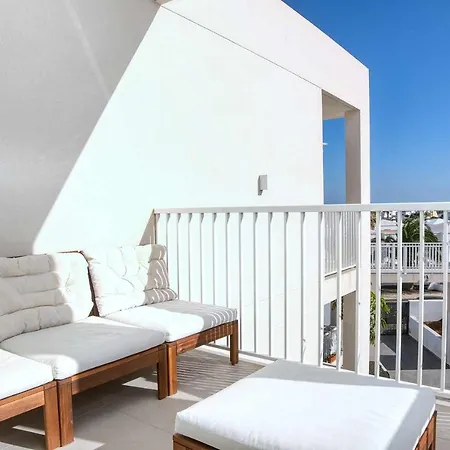 Semesterbostad Sunset View Modern Private Poolside