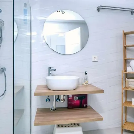 Sunset View Modern Private Poolside Holiday home *